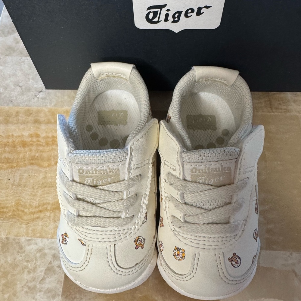 Onitsuka Tiger by Asics Kids Sneakers - Cream with Tigers Prints - Picture 4 of 7